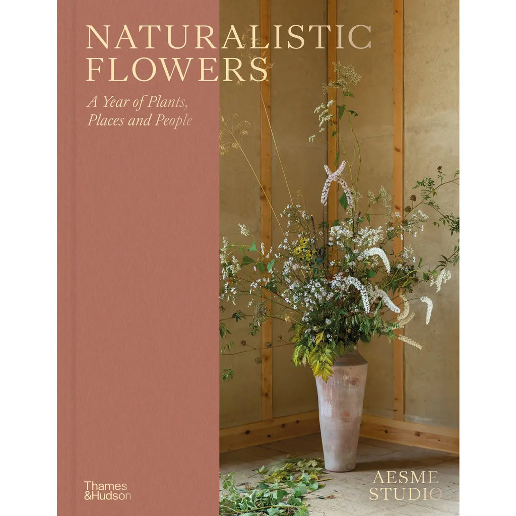Book cover of 'Naturalistic Flowers' with a floral arrangement and wooden panel background.