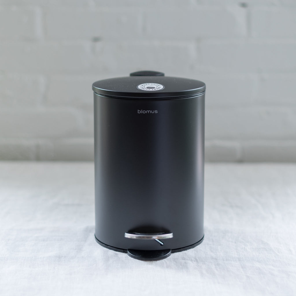 tubo bin - blomus - blomus germany  - modern trashcan 